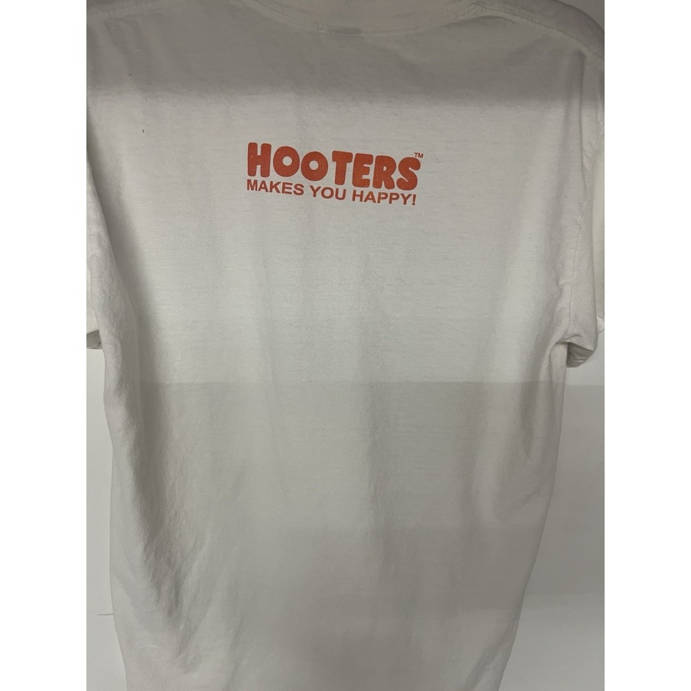 Hooters Virginia Beach VA Graphic T-Shirt White Gildan Medium - Picture 7 of 9